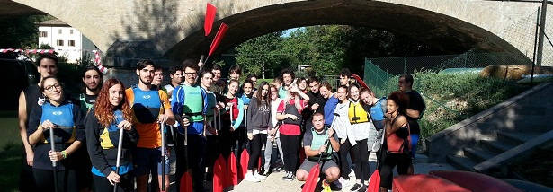 Studenti in canoa