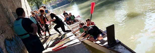 Studenti in canoa
