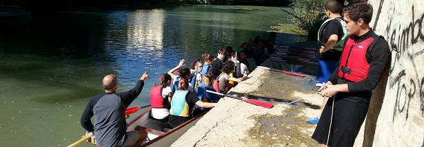 Studenti in canoa