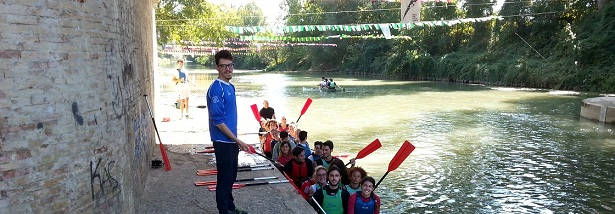 Studenti in canoa