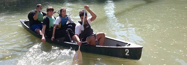 Studenti in canoa
